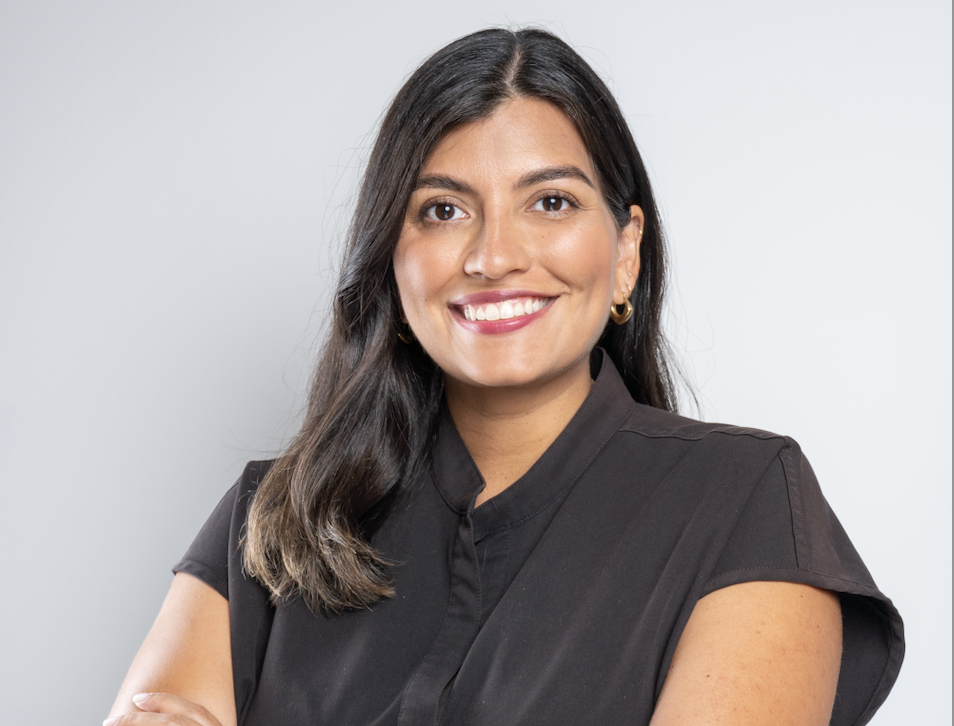 Dra. Denisse Arévalo — Ortodoncista - Invisilign - Dex aligners