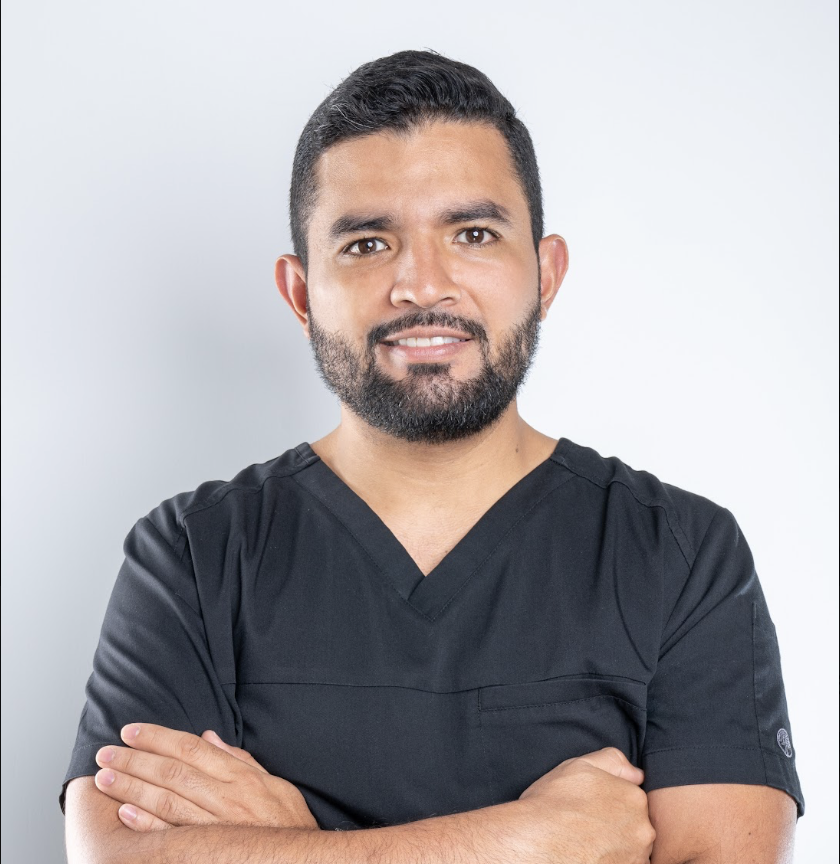 Dr. Mauro Alcívar — Implantología y Odontología Digital
