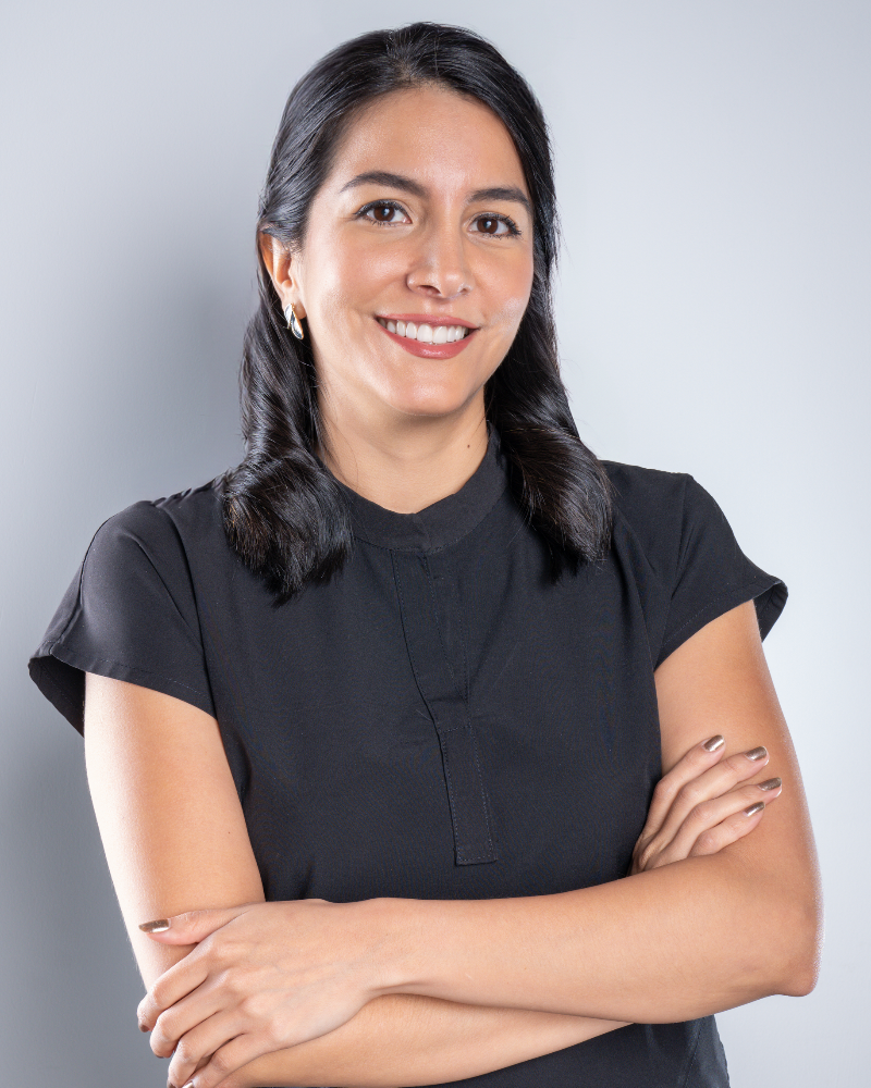Dra. Andrea Cedeño — Implantología y Formación en Armonización Orofacial con aplicación estética y en Odontología